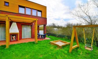 Holiday Home with Garden, Close to the Beach