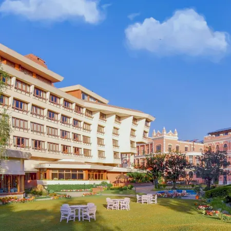 Hotel Yak & Yeti Отели рядом с достопримечательностью «Казино Рояль»