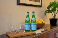 Kbm Resorts Free Car Maui Kaanapali Villas Renovated Studio Near Beach Central AC Mkv-B247 - bar