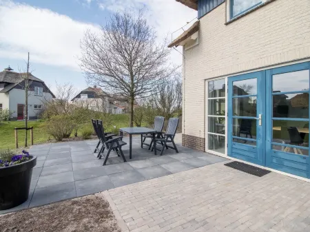 Modern Villa in Makkum with Garden Отели в г. Makkum