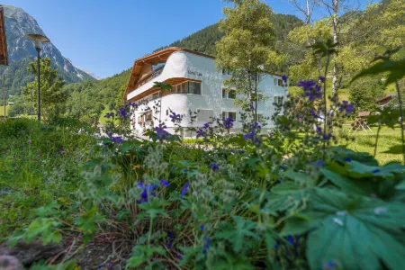 Hotel Lün Отели рядом с достопримечательностью «Bergbahnen Brandnertal Ges.m.b.H.»