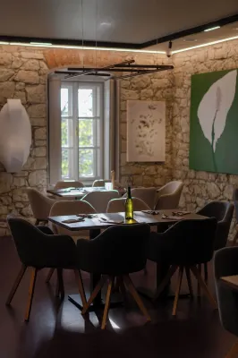 Barka Gallery Hotel - Homestays