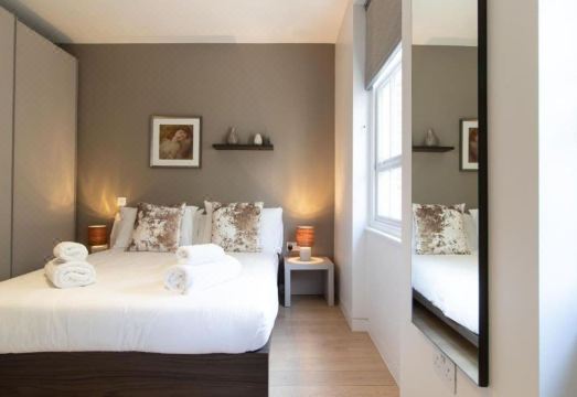 런던 아파트먼트 내부 모습