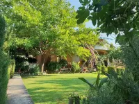 Bright and Spacious Apartment with Terrace in Kastel Stafilic Hotels in der Nähe von Flughafen Split