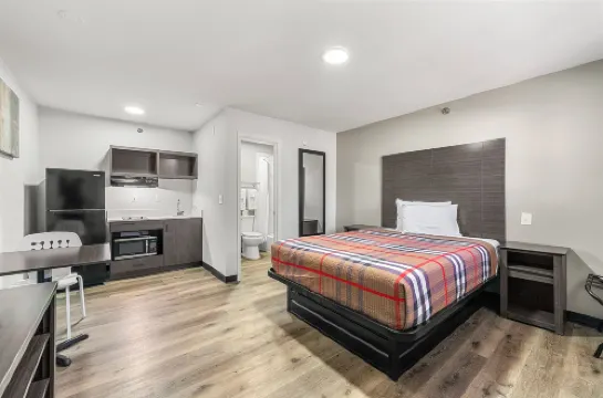 Southern Suites Forest Park Hotels in Lake City