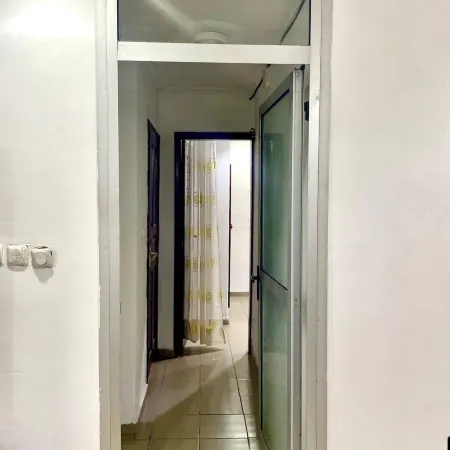 2 Bed Apt Sleeps 5 - WiFi Parking Balcony
