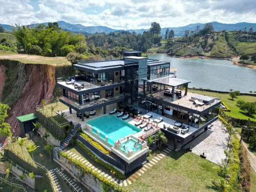 Vivanti Resort Hotels in Гуатапе