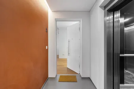 WHome Urban Retreat w/Parking, Elevator & AC by Benfica Stadium Отели рядом со станцией Сребреница