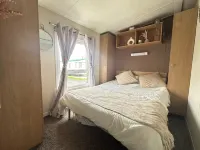 Harwich - Caravan - Sleeps 10 - Garden - Pool - Wi-Fi