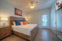 Minutes to the Beach w/ Pool, Sleeps 8 Two Condos: Costa Bahia Hotel di Port Aransas