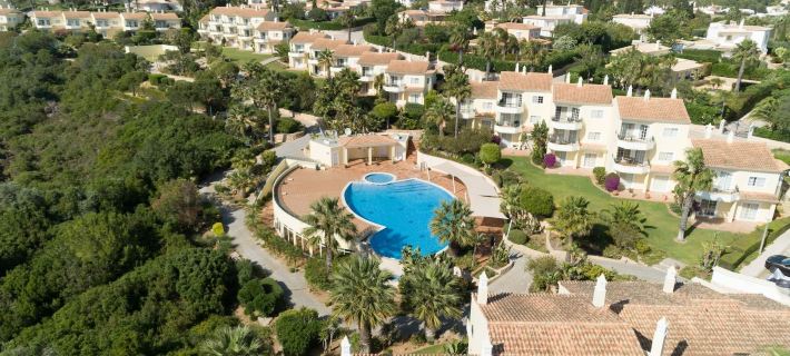 49 Presa da Moura - Superbly 2 Bed Townhouse Hotels in Estombar
