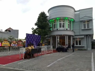 Sisingamangaraja Guest House Semarang Hotell i Kaliwiru
