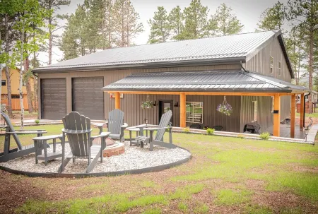 A Delightful Newly Constructed Luxury Studio minutes from central Woodland Park