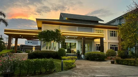 Akelada Hotel Отели в г. Нанг Ронг