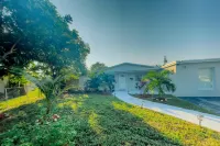 Breezy dog-friendly home near Deerfield Beach with private pool, lawn, fast WiFi Hotels near 7-Eleven
