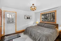 Beautiful Vacation Home on Arnold Palmer Golf Course in Big Sky Meadow.