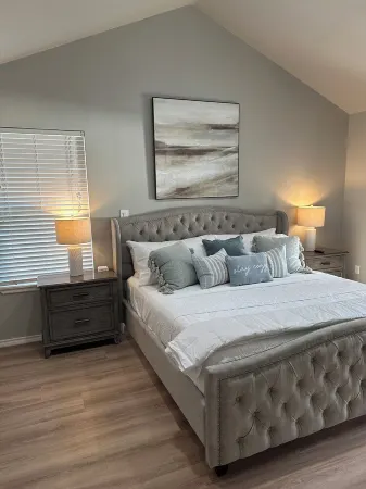 5-bedroom vacation home steps to Lake Texoma