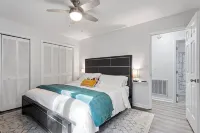 Charming Private Oasis - Close to Airport, Mall, and Downtown.