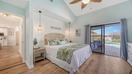 Canal front, dock, heated Pool, near AMI+IMG Отели в г. Кортес