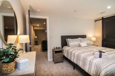 Entire Home in Minneapolis by Airport  & Mall of America! Hotels near Speedway