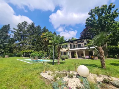 Wonderful Villa Between Como and Milano فنادق في Calco