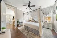 Lux Retreat w/ Hot Tub/ Game Rm/ BBQ / 4 mins to Toyota Amphitheater & Hard Rock