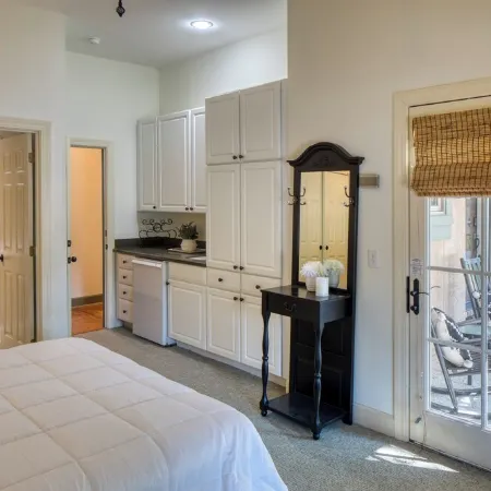 Hampton Hideaway-Quaint Golf Cottage, Newly Renovated