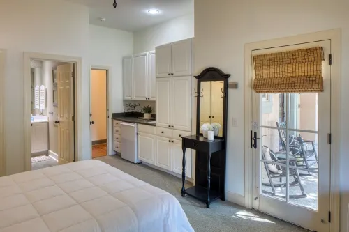 Hampton Hideaway-Quaint Golf Cottage, Newly Renovated