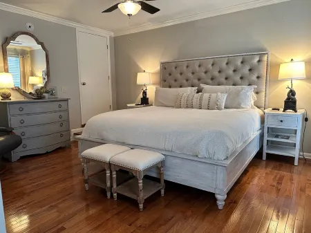 Lake Guntersville: 4Br 4ba House w Boat Parking, Nice Patio, Near Rocket City!