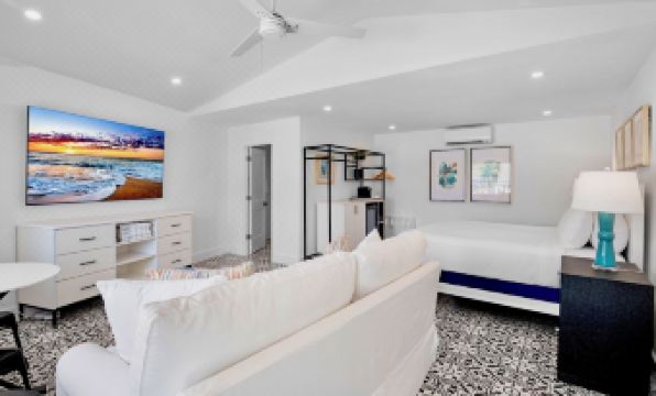 Pelican Post at Anna Maria Island Inn