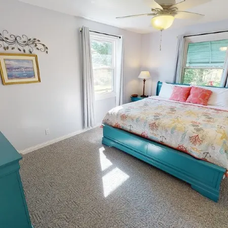 Charming 4-bed cottage with hot tub and stunning lake views in beautiful Logan.