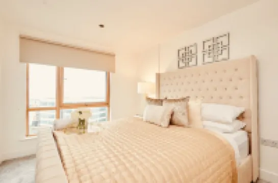 Deluxe City Apt, River Canal View& Free Parking!