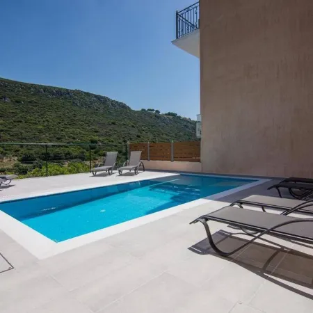 Villa Elpida at Minies