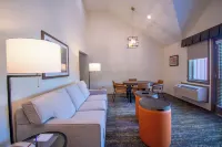 Alpenglow Lodge Hotels in Bartlett