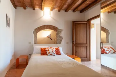 Apartment facing the pool in medieval village with view of Todi Отели рядом с достопримечательностью «L'Idea Pasta»