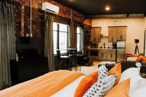 The 1935 Historic Alexander Hotel/ The Jackson Suite in Leitchfield, KY