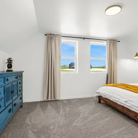 The Family Roost - warm, stylish new Barndo rolling hills & Rocky Mountain Views