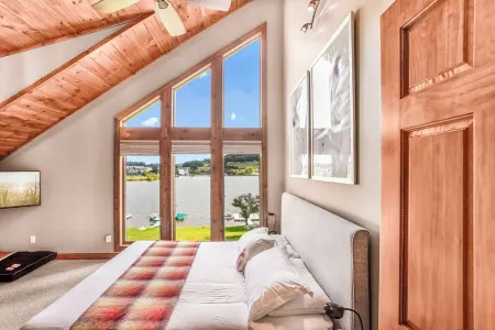 Walking Distance to Wisp. Spacious, 4-bedroom home in the heart of Deep Creek.