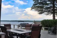 All Season Cottage on Manistee Lake