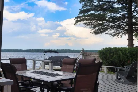 All Season Cottage on Manistee Lake