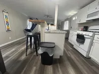 Cozy home in charming Norwalk with AC, WiFi. Cedar Point/Summit Race//Sports Par Hotels in Norwalk