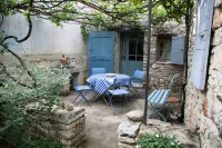 La  Grande Figuière des Viaux Hotels in Rustrel