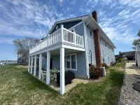 CANAL FRONT - GREAT VIEWS - 5 BDRM, 3&1/2 BATHS, 2 KINGS, GOLF, RELAX...
