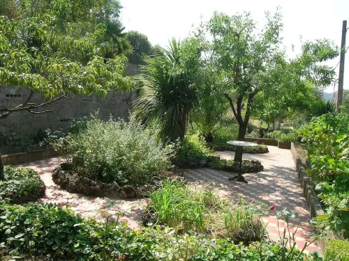 Apartment in priv. holiday home