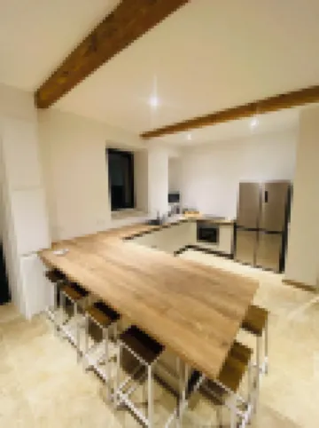 Magnificent 9-person house close to town center.