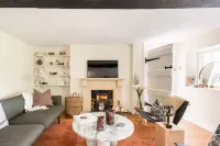 Architect Designed Cosy Cotswold Stone Cottage