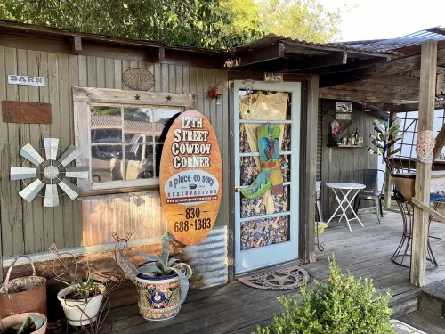 12th St. Cowboy Corner Bandera, TX Hotels in Bandera