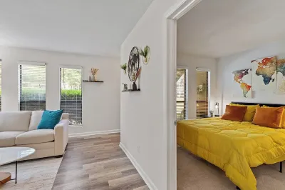 Cozy 1-bedroom apartment with WiFi, gym & TONS of amenities! Here in Chapel Hill