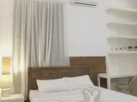 Rue DeuxVilles Villa Hotels in Loon