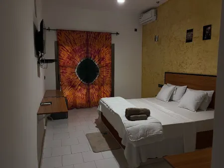 Hotel KEUR HORUS Отели рядом с достопримечательностью «Île Saint-Louis»